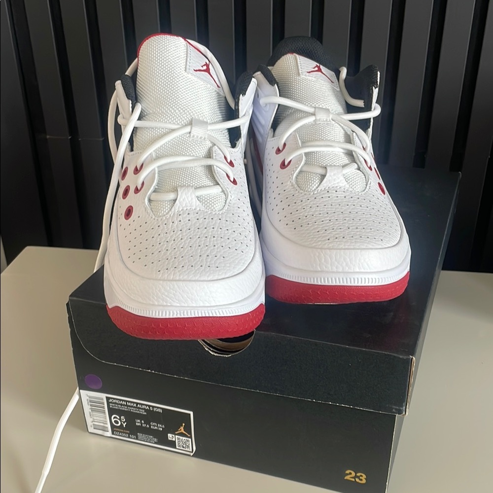 NEW Jordan Max Aura 5 (GS)